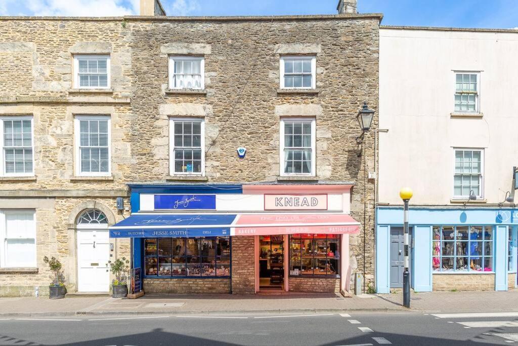Light And Central Apartment Above Knead Bakery Tetbury Luaran gambar