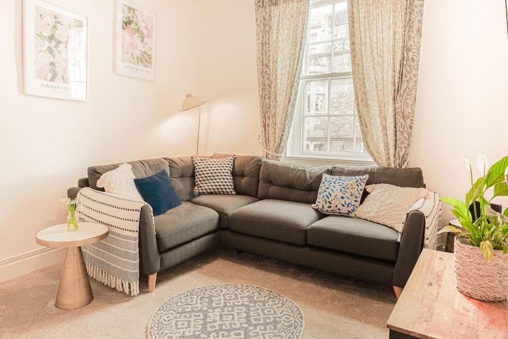 Light And Central Apartment Above Knead Bakery Tetbury Luaran gambar