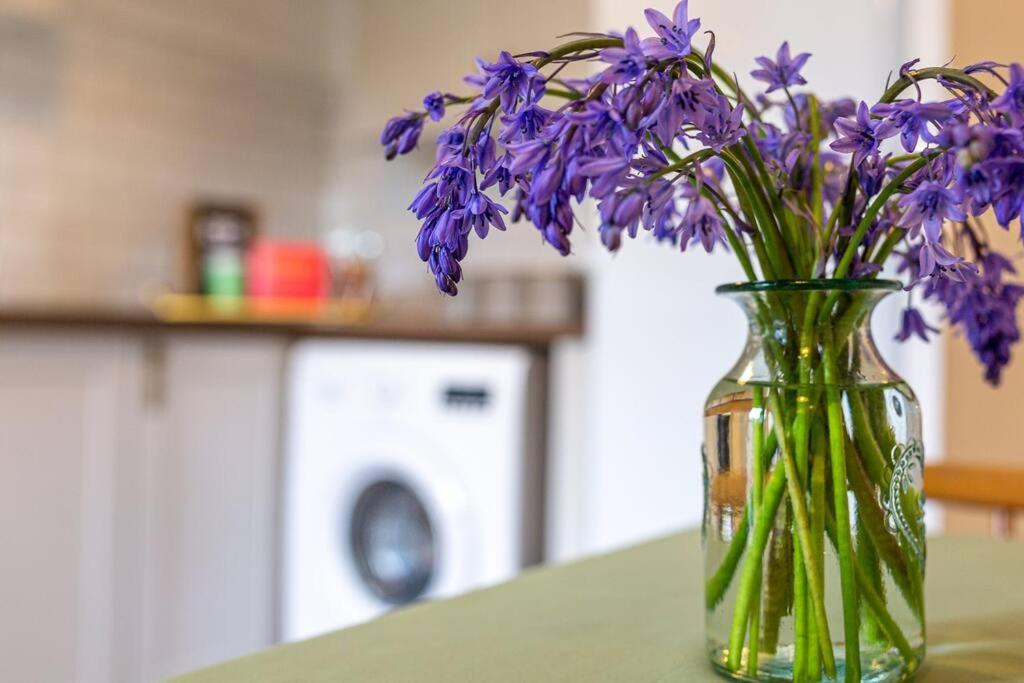 Light And Central Apartment Above Knead Bakery Tetbury Luaran gambar