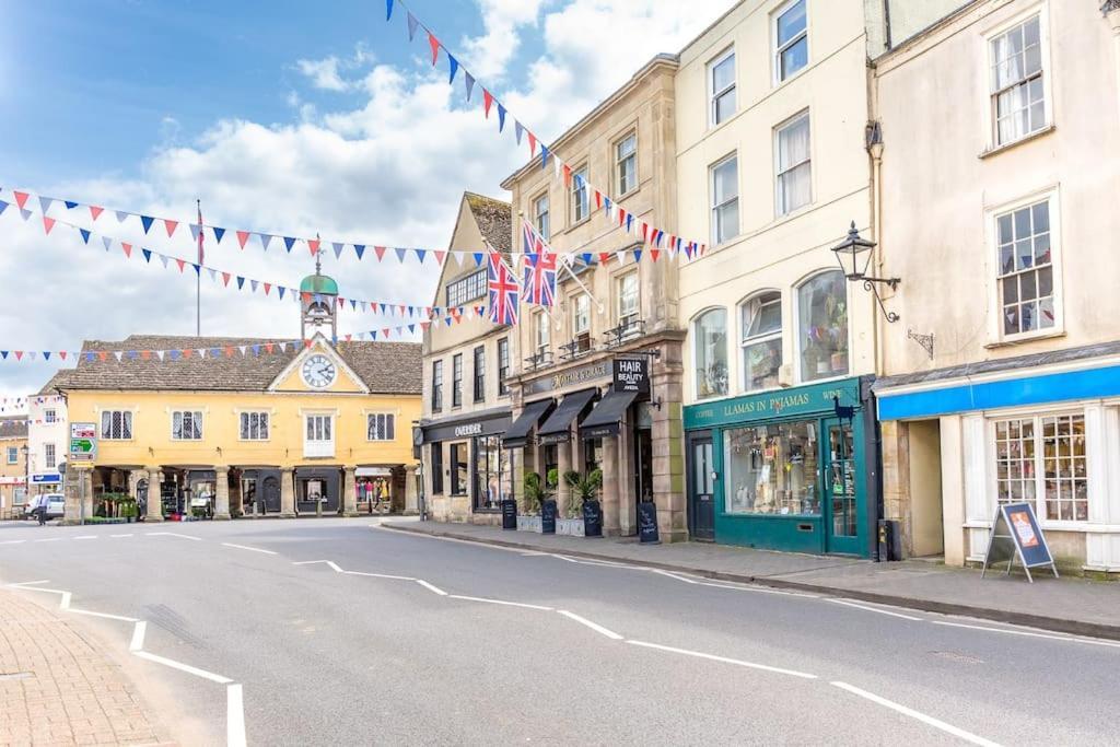 Light And Central Apartment Above Knead Bakery Tetbury Luaran gambar