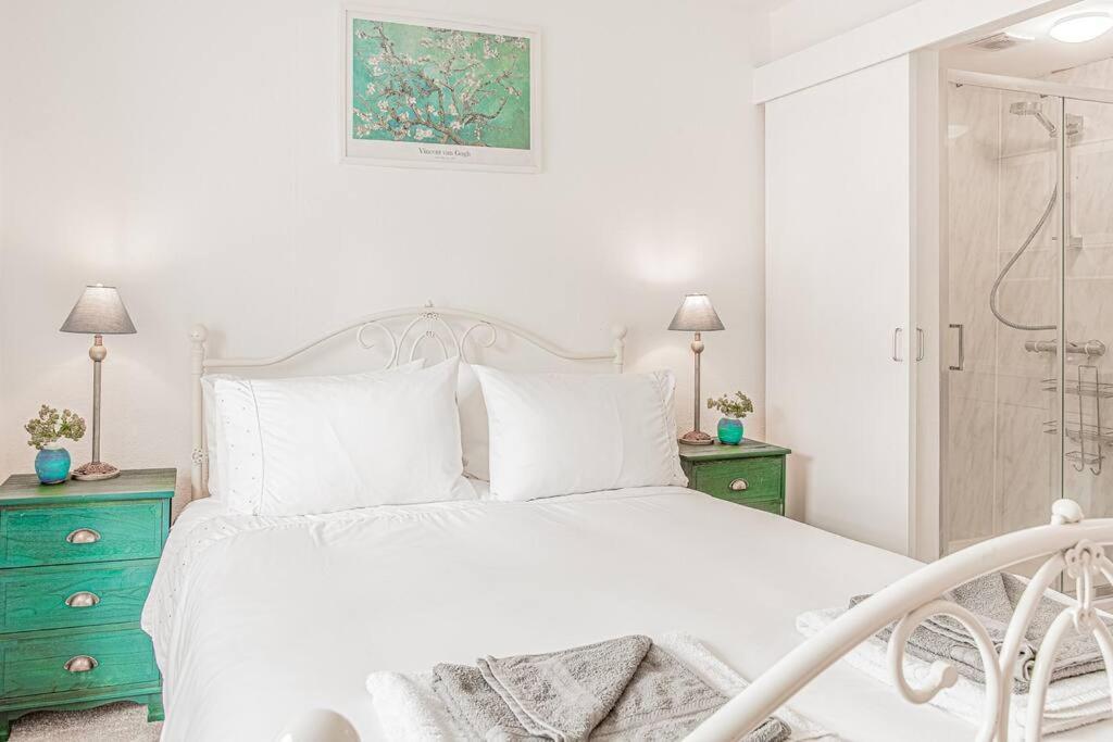 Light And Central Apartment Above Knead Bakery Tetbury Luaran gambar