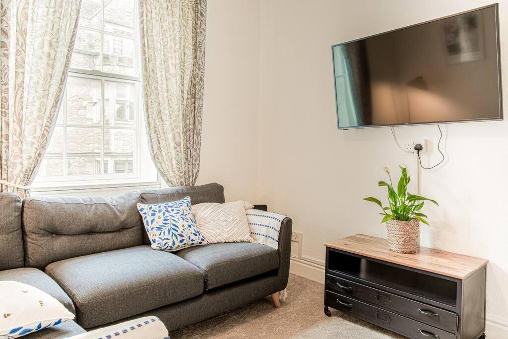 Light And Central Apartment Above Knead Bakery Tetbury Luaran gambar