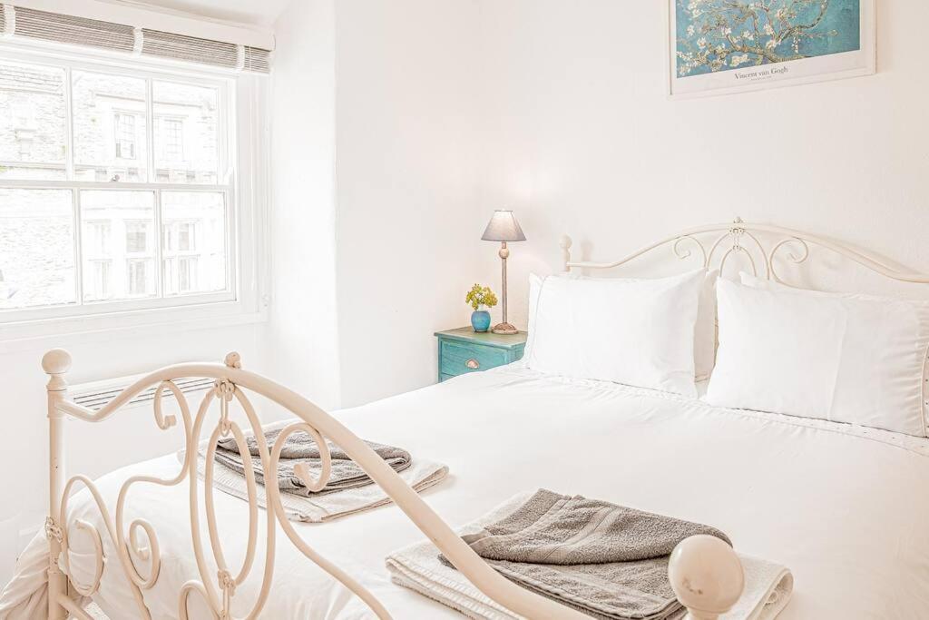Light And Central Apartment Above Knead Bakery Tetbury Luaran gambar